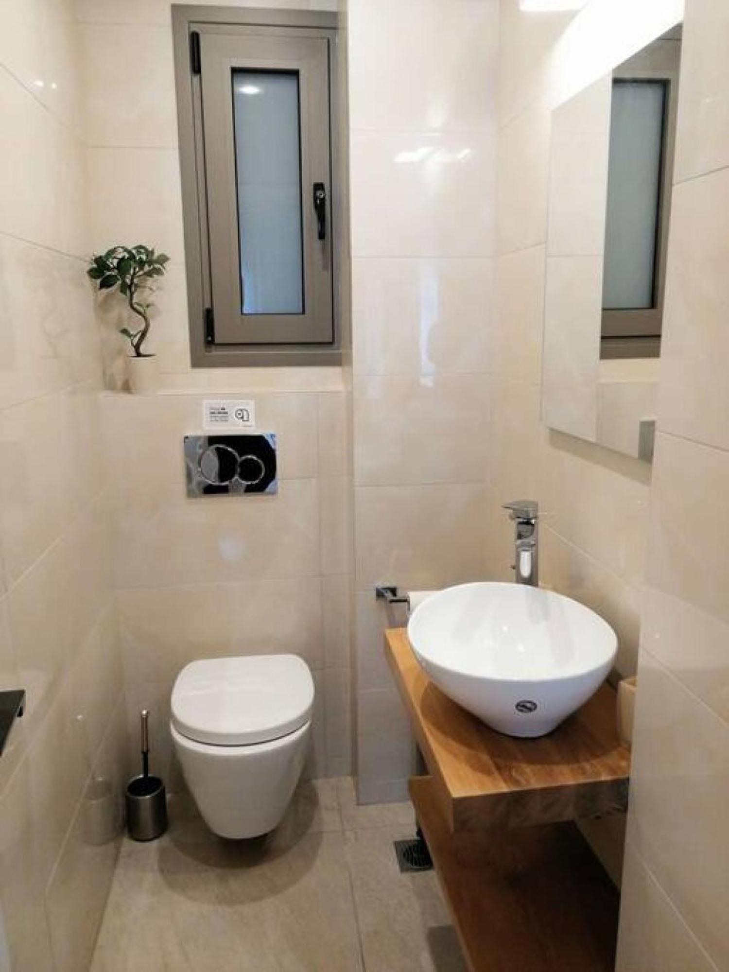 Elegant Apartment In Acropolis Athena Bagian luar foto