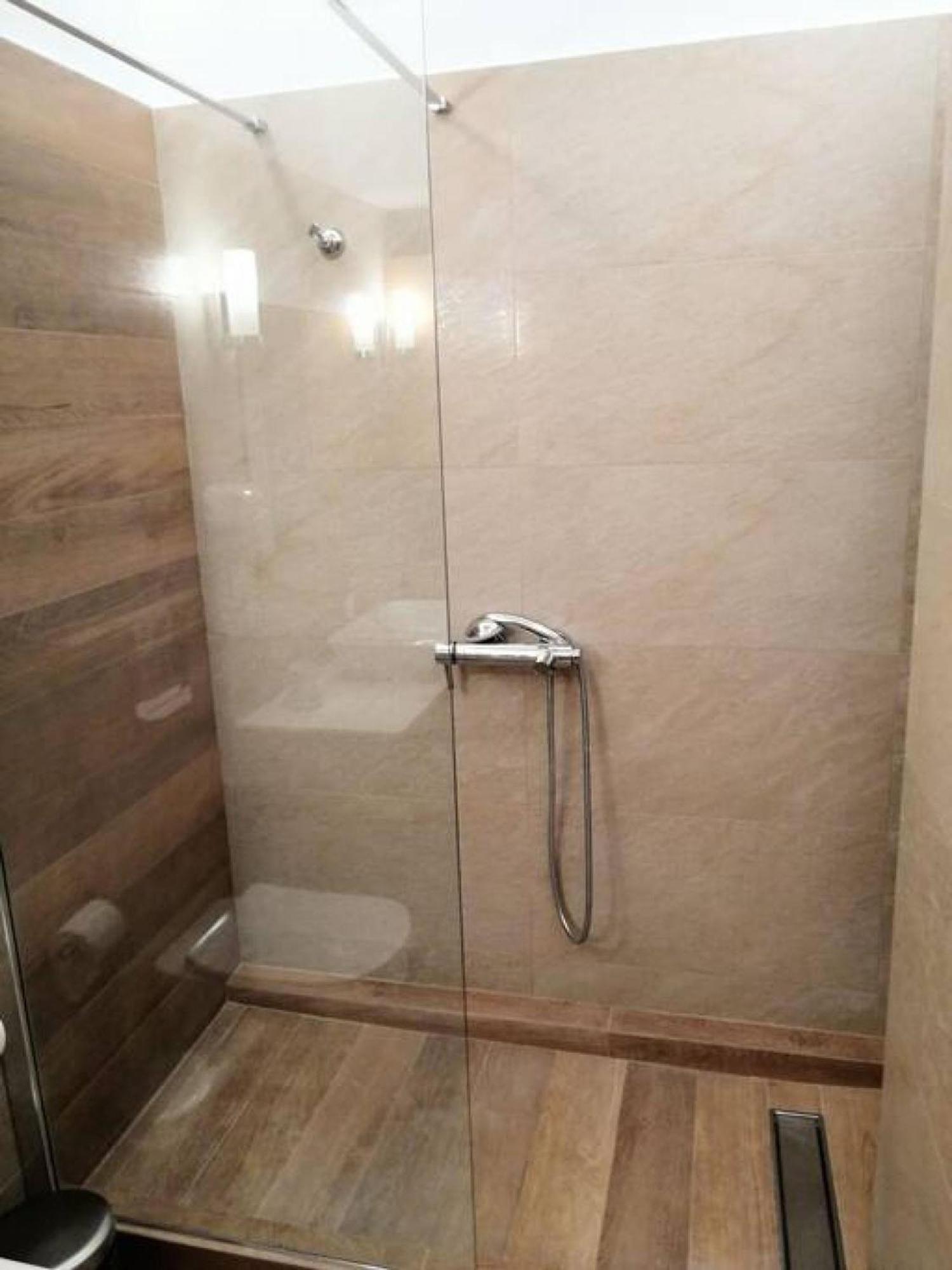 Elegant Apartment In Acropolis Athena Bagian luar foto